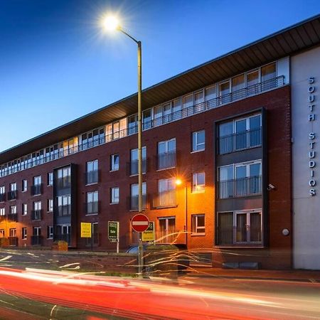 Luxury City Apartment Underground Parking 5* Belfast Esterno foto