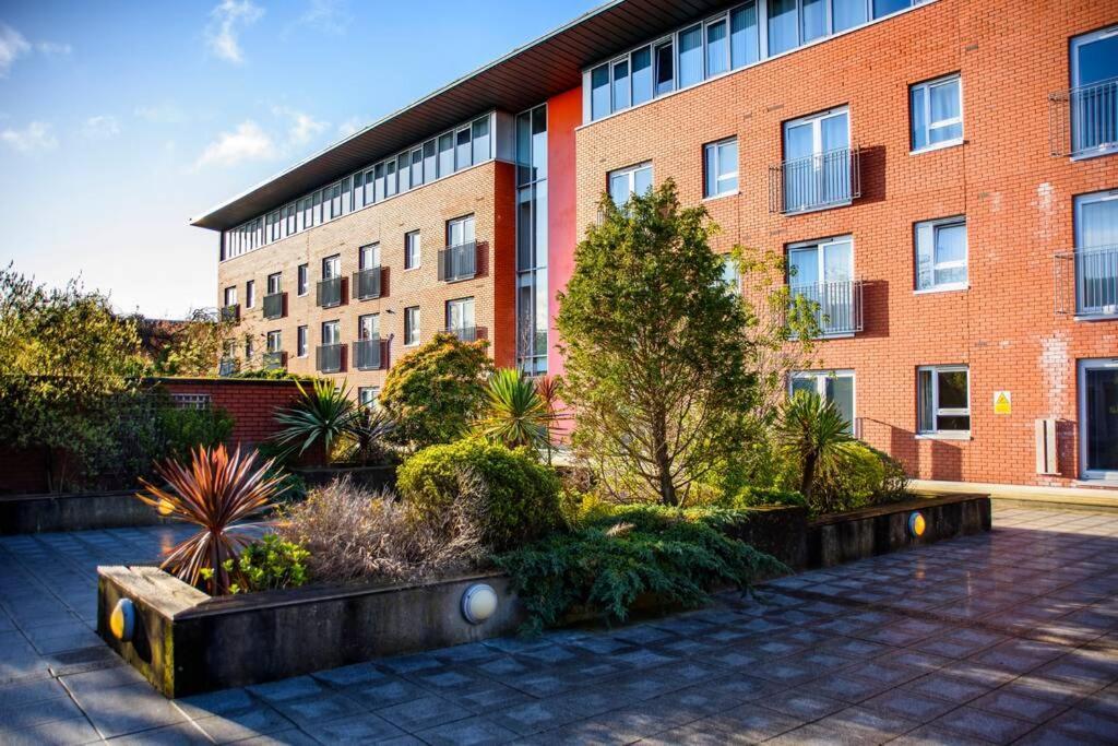 Luxury City Apartment Underground Parking 5* Belfast Esterno foto