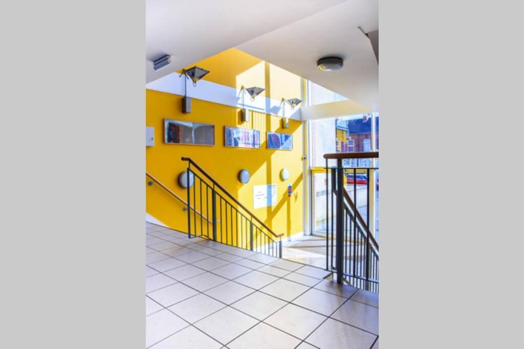 Luxury City Apartment Underground Parking 5* Belfast Esterno foto