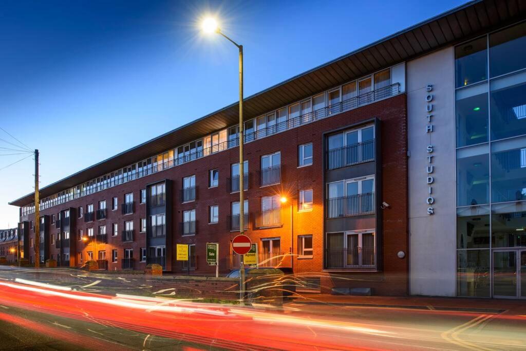 Luxury City Apartment Underground Parking 5* Belfast Esterno foto