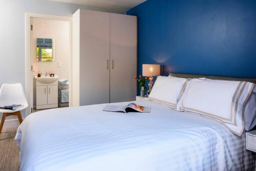 Luxury City Apartment Underground Parking 5* Belfast Esterno foto